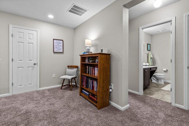 Building Photo - Spacious Home in Prime Location!