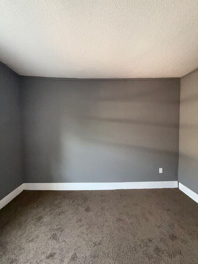 Building Photo - 1547 E McLemore Ave