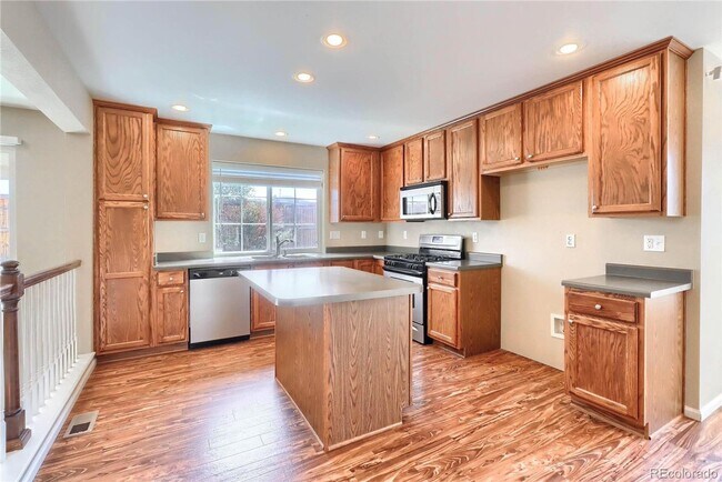 Building Photo - Gorgeous 4 bedroom in the highly sought af...