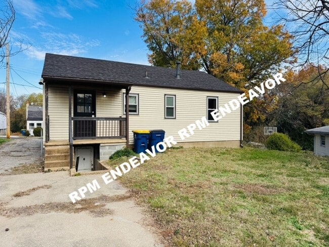 Building Photo - 2Bed/1Bath Available NOW!