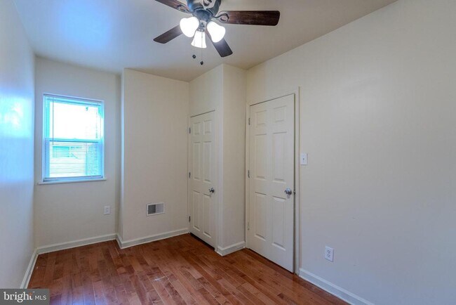 Building Photo - 2022 S Opal St