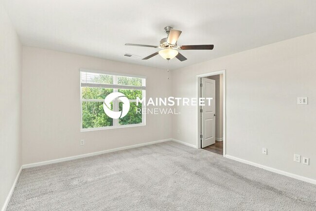 Building Photo - 3 Bedroom Pet-Friendly Home in Charlotte, NC with Main Street Renewal