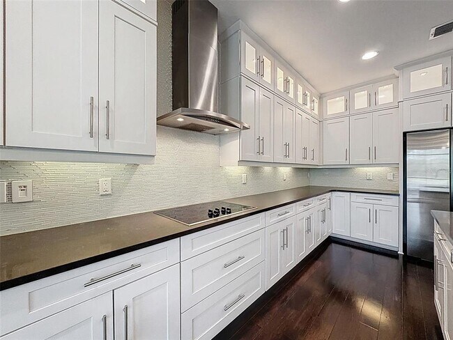 Building Photo - 10701 Laurel Vista Way