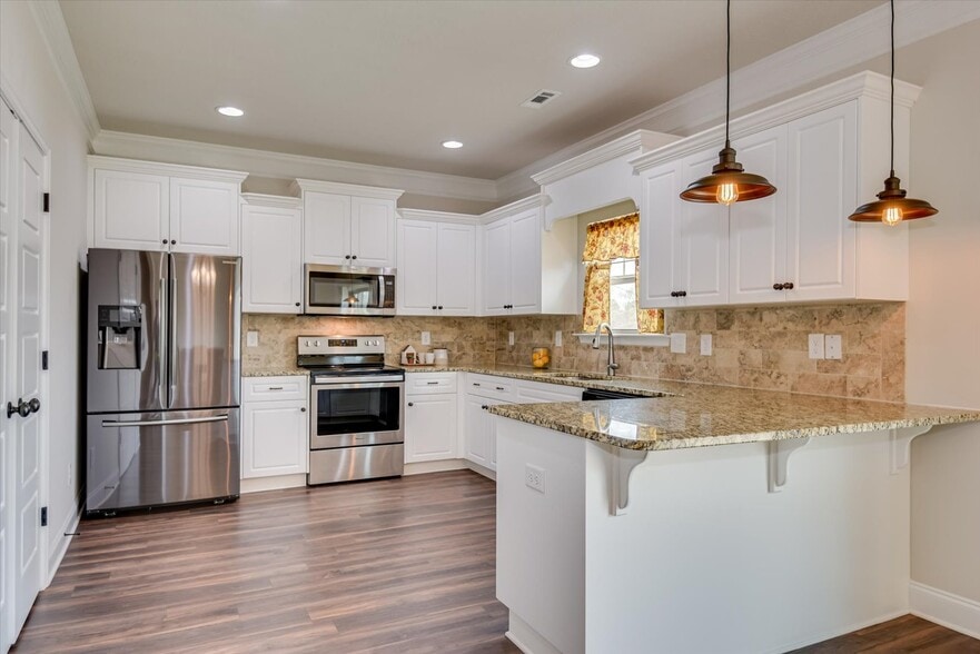 Building Photo - 1030 Swan Ct