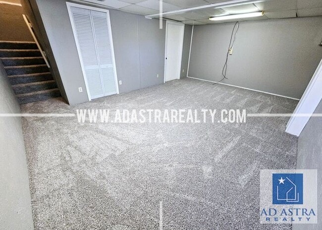 Building Photo - Nice 3 bed 1.5 bath townhouse in Olathe-Coming SOON!!