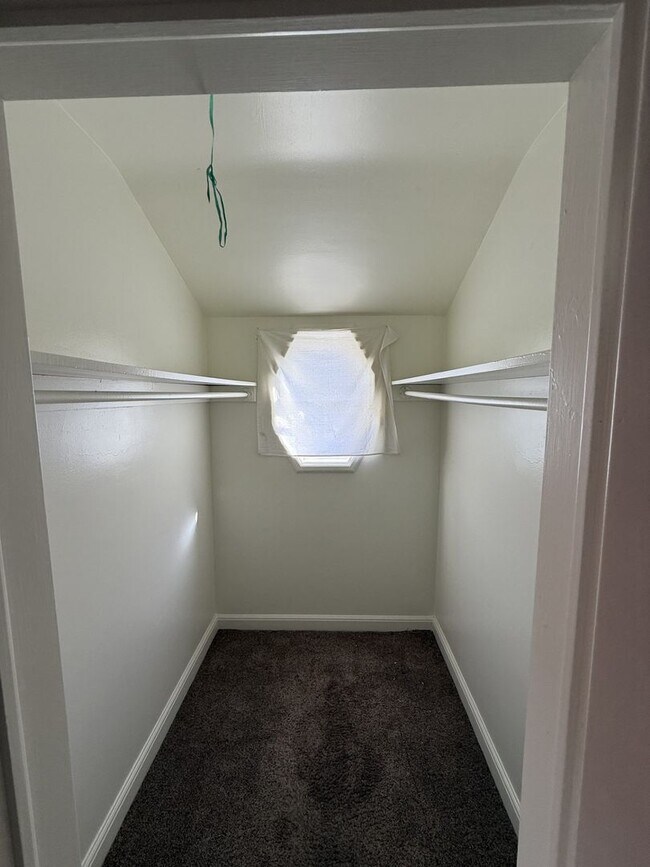 Building Photo - Midtown 2bd