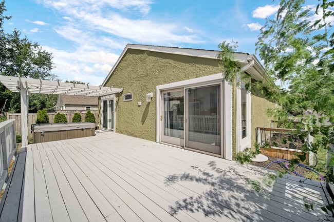 Building Photo - 6386 Kindling Ct