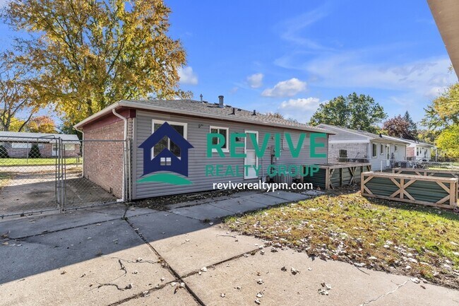 Building Photo - 15796 Kerstyn St