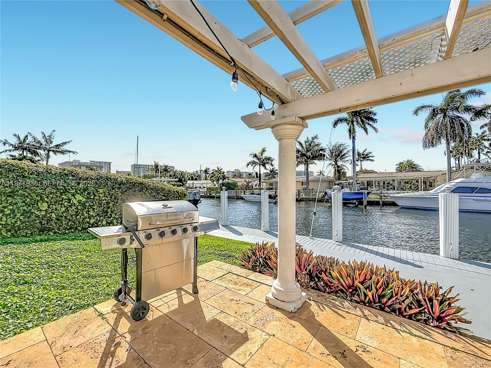 Building Photo - 2770 NE 8th Ct