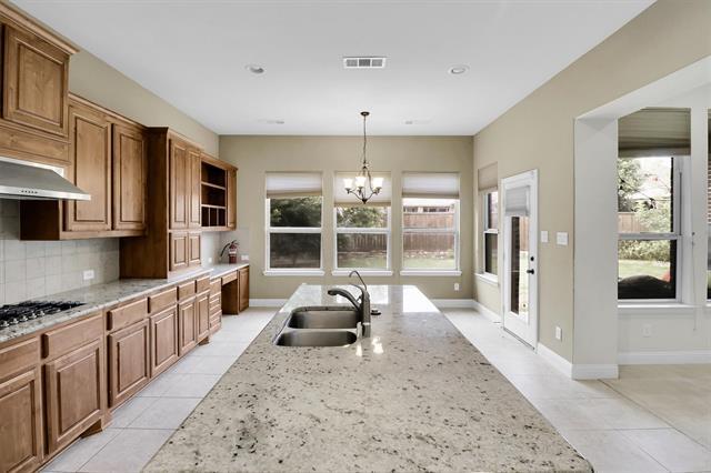 Building Photo - 13865 Pomegranate Dr