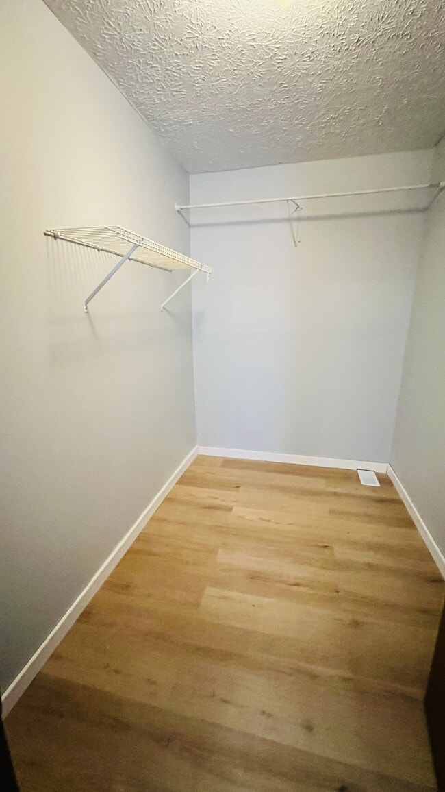 Building Photo - 431 S Village Ct