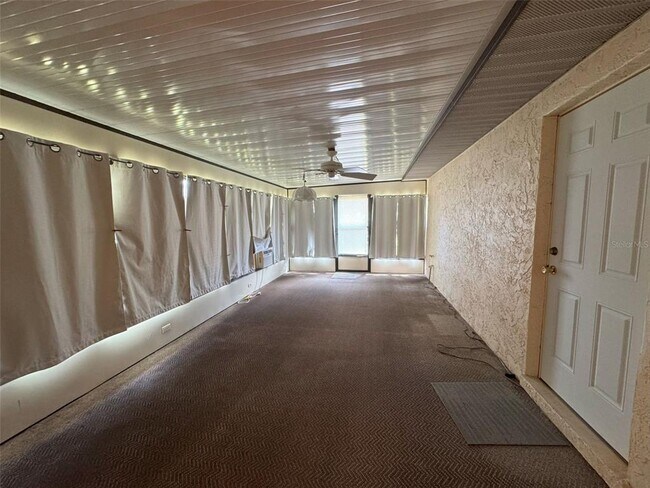 Building Photo - 1050 Bloomfield Dr