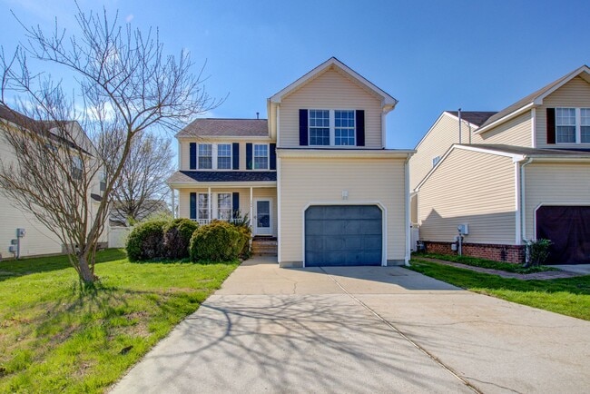 Building Photo - 3 Bed, 2.5 Bath Home Conveniently Located ...