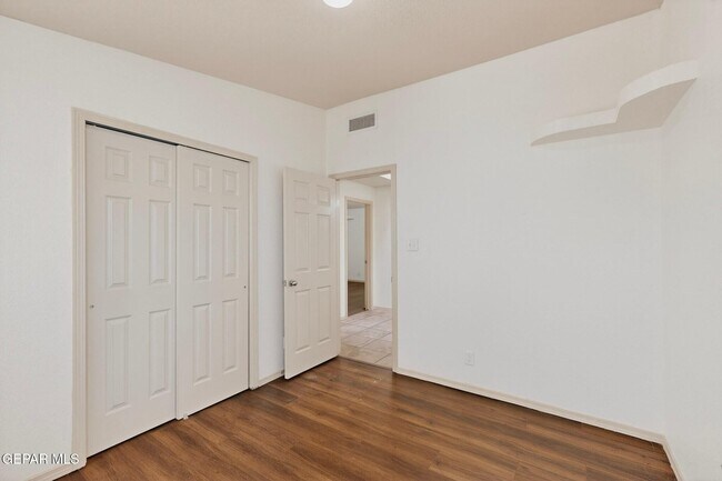 Building Photo - 2304 Honey Dew St