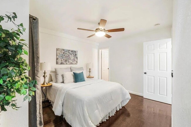 Building Photo - 820 Casanova Ave