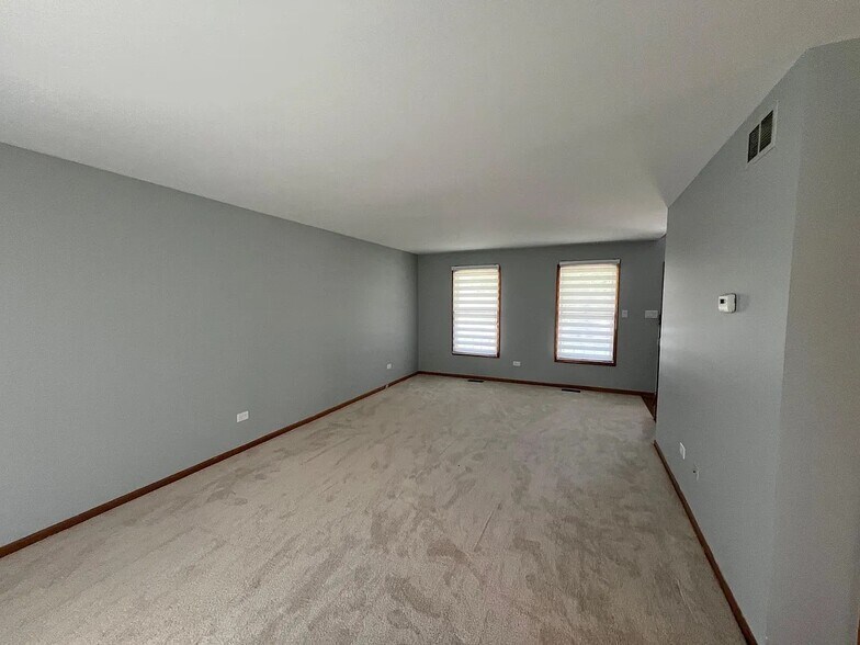 Building Photo - 3250 Longford Dr