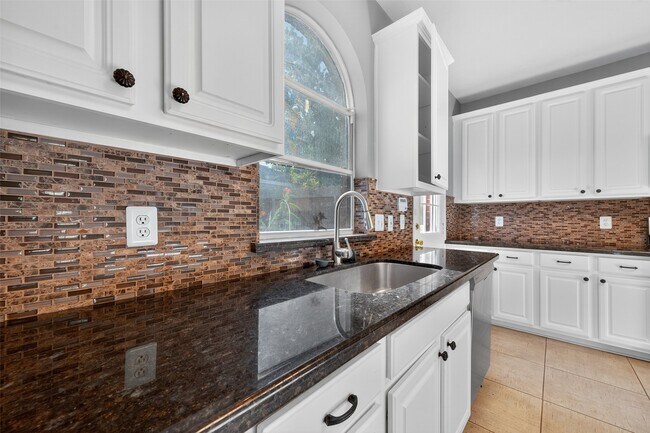 Building Photo - 1719 Park Harbor Estates Dr