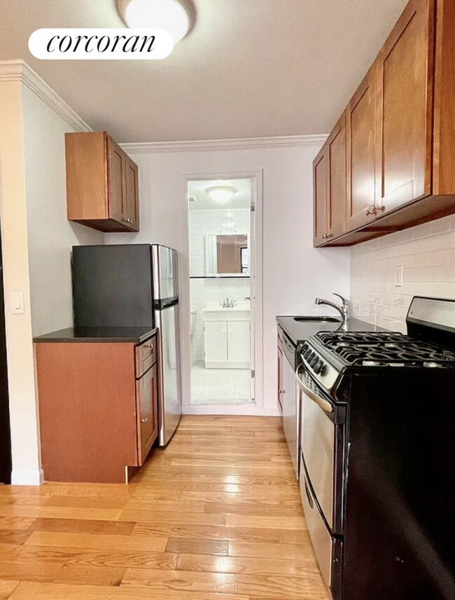 Building Photo - 239 Henry St