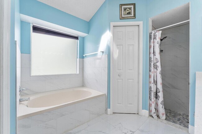 Building Photo - 1622 SW Realty St