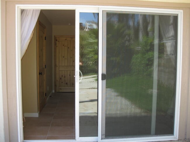 Building Photo - 2805 Fallbrook Ln