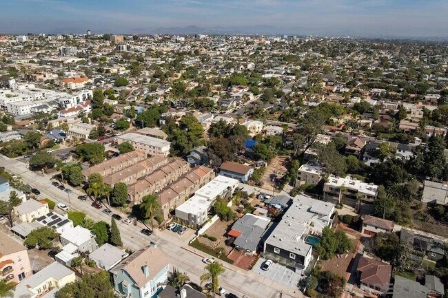 Building Photo - 3531 Florida St