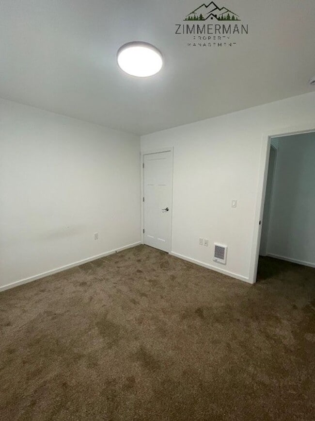 Building Photo - Modern 2 Bedroom Home in the Heart of Springfield!