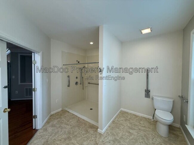 Building Photo - 1404 Graham Dr