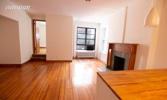 Building Photo - 305 W 90th St
