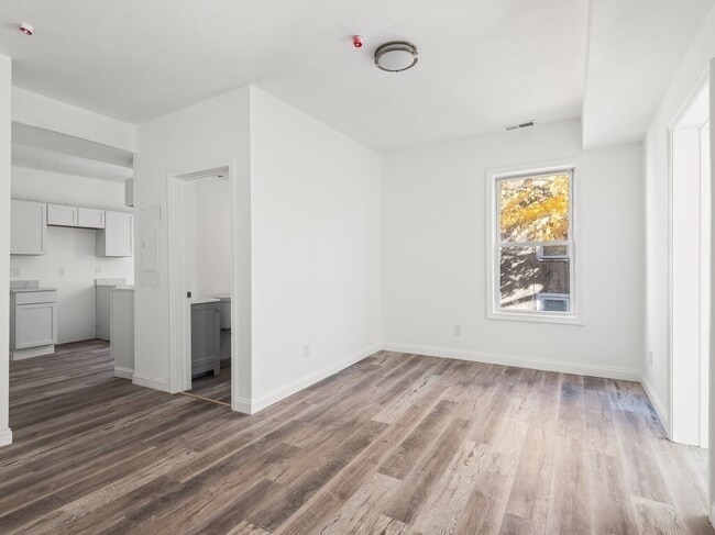 Building Photo - 42 William St