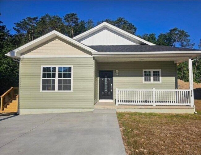 Primary Photo - 3255 Catalpa Ave