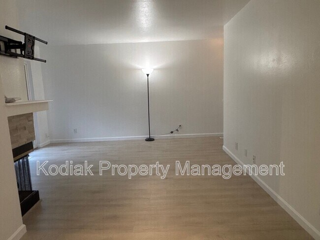 Primary Photo - 9175 S Jefferson Pl