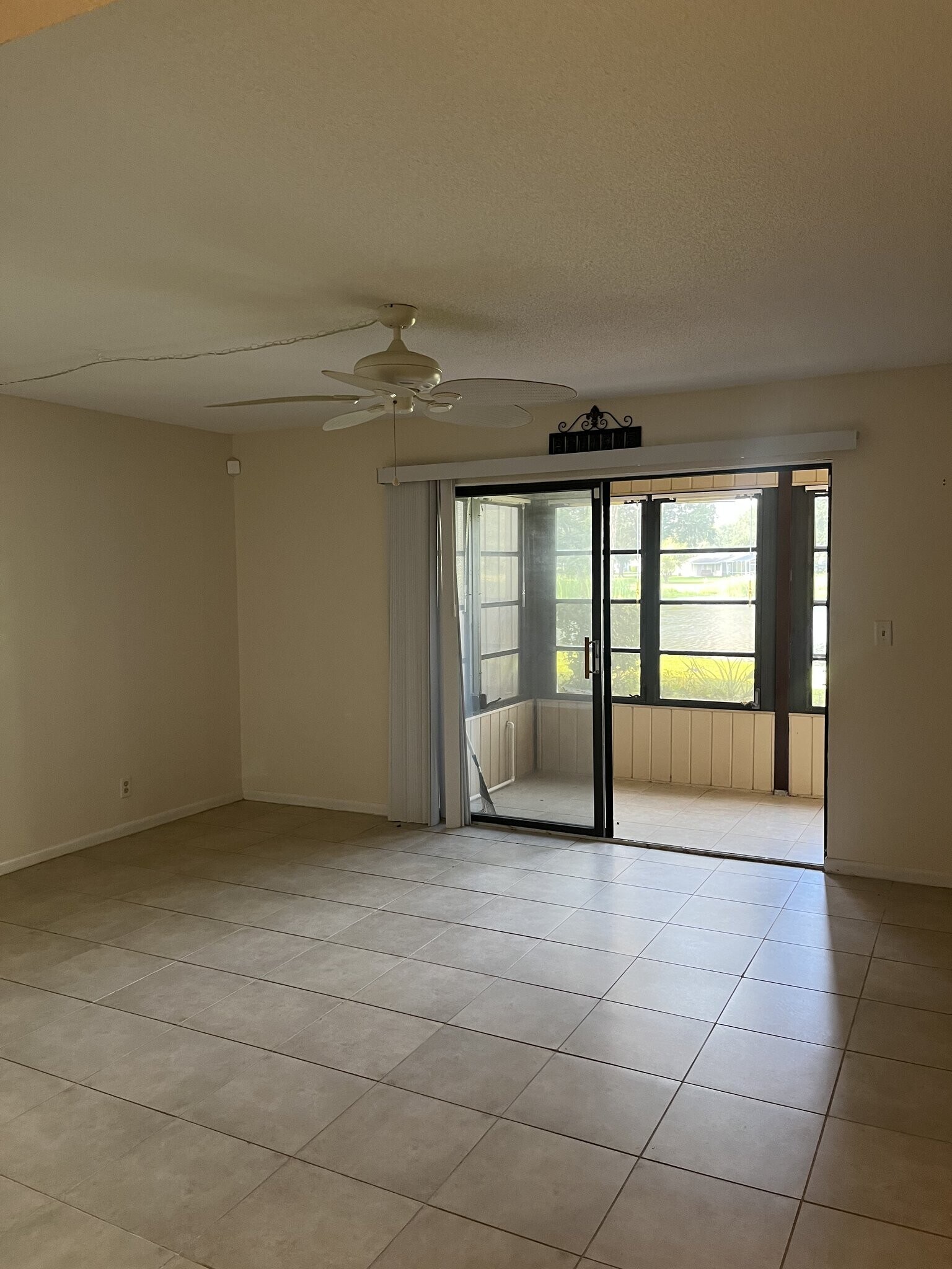 Building Photo - 671 Midway Dr