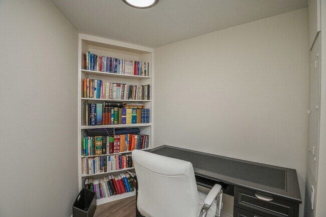 Building Photo - 15 Greenway Plz