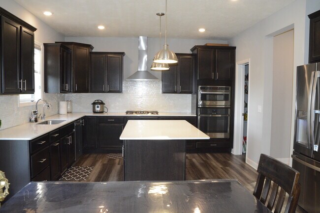 Building Photo - 1566 Edgebrook Ln