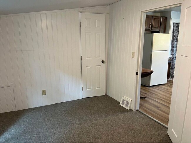 Building Photo - Two bedroom in the Bentworth School DIstrict!