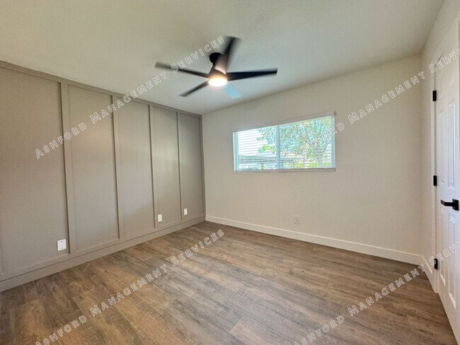 Building Photo - 520 N Stapley Dr