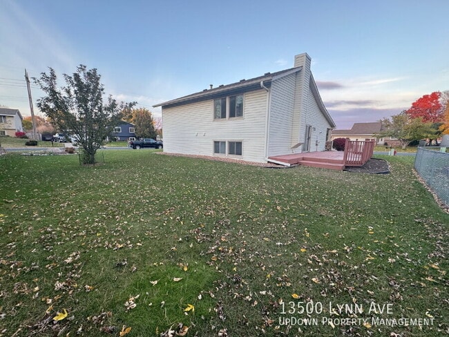 Building Photo - 13500 Lynn Ave