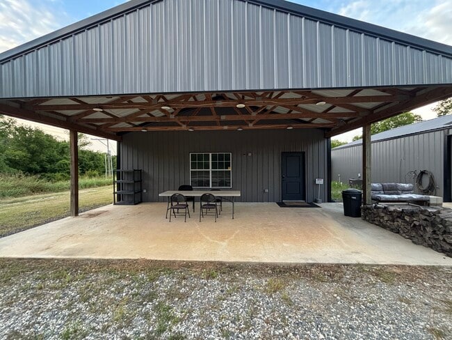 Primary Photo - 5900 Winnsboro Road