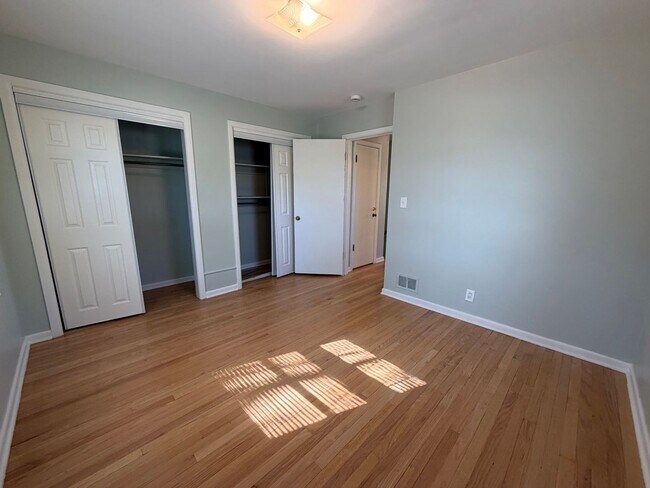 Building Photo - Charming Updated 3-Bedroom in the Heart of Alger Heights