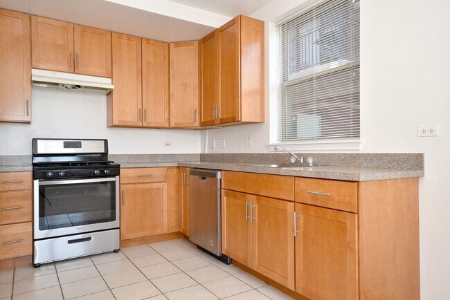 Building Photo - 1327 N Halsted St