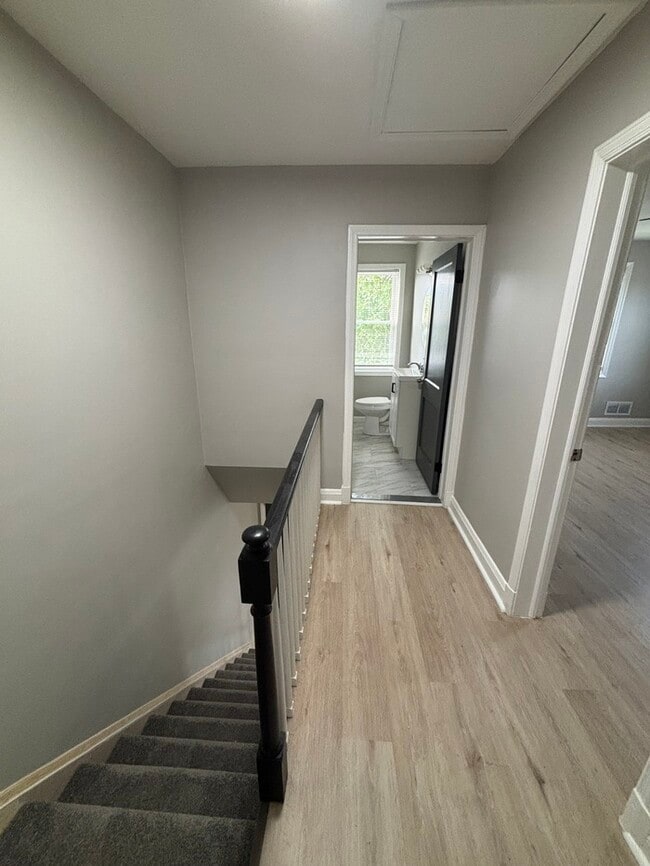 Building Photo - 3 bedroom townhome 21213