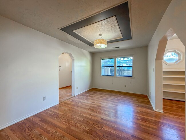 Building Photo - * Move-In Special * Charming Fort Smith Home - 2 Bed, 1 Bath (1150 sqft)