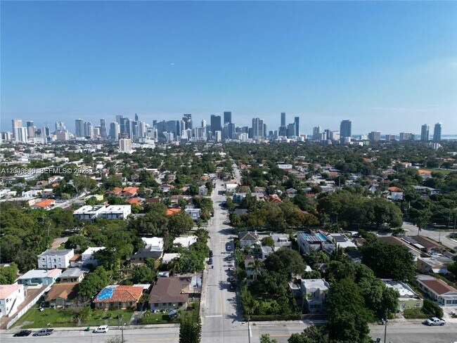 Building Photo - 1380 SW 11th St