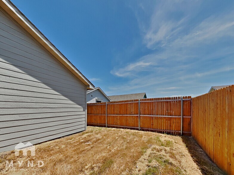 Building Photo - 155 Jethro Ln