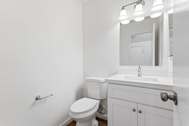 Building Photo - 15192 Moir Ct