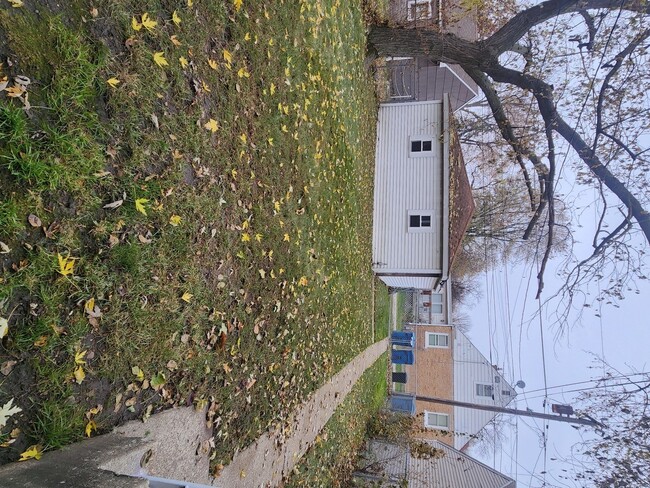 Building Photo - 106 163rd St