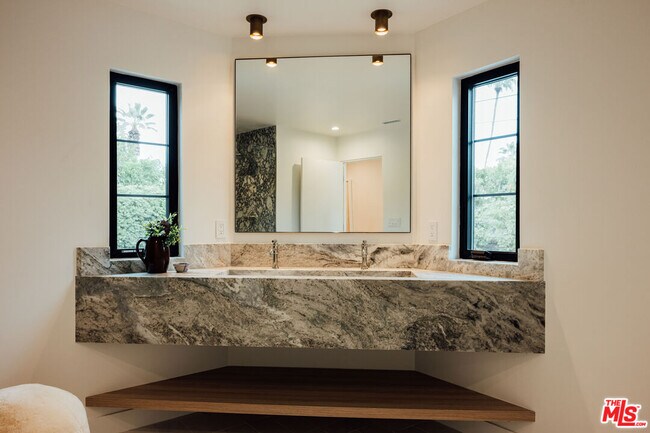 Building Photo - 1560 S Calle Palo Fierro