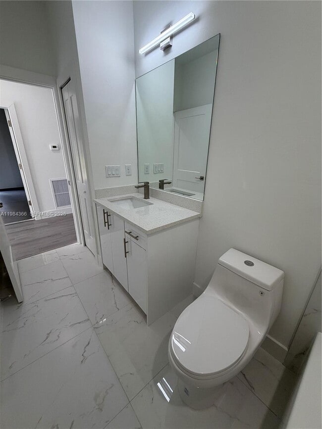 Building Photo - 721 Ivan Ave S