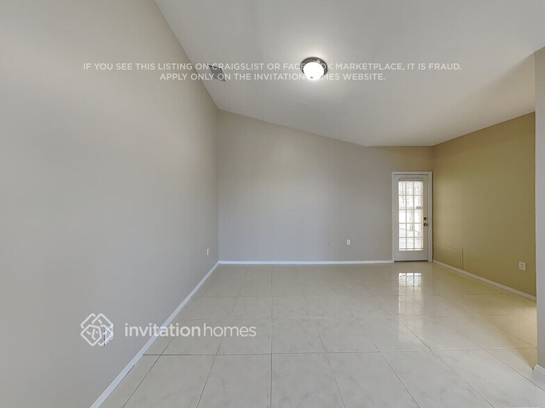 Building Photo - 2202 Curtis Dr N