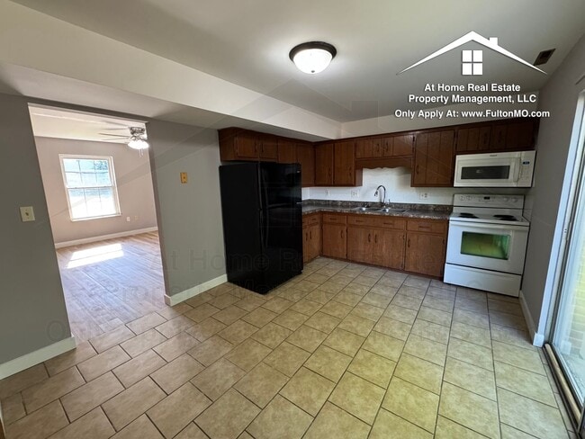 Building Photo - 551 Collier Ln